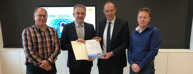 v.l.n.r.: Hr. Peter Süß (ISB), Hr. Roland Grillmeier (1. Bürgermeister), Hr. Daniel Kleffel (LSI), Hr. Ulli Lachmann (VG Mitterteich) v.l.n.r.: Hr. Peter Süß (ISB), Hr. Roland Grillmeier (1. Bürgermeister), Hr. Daniel Kleffel (LSI), Hr. Ulli Lachmann (VG Mitterteich)