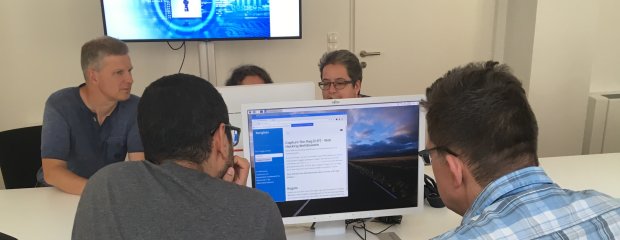 Teilnehmer beim Lösen der Aufgaben Teilnehmer beim Lösen der Aufgaben